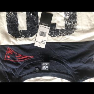 NWT Women’s Official NFL shirt Medium